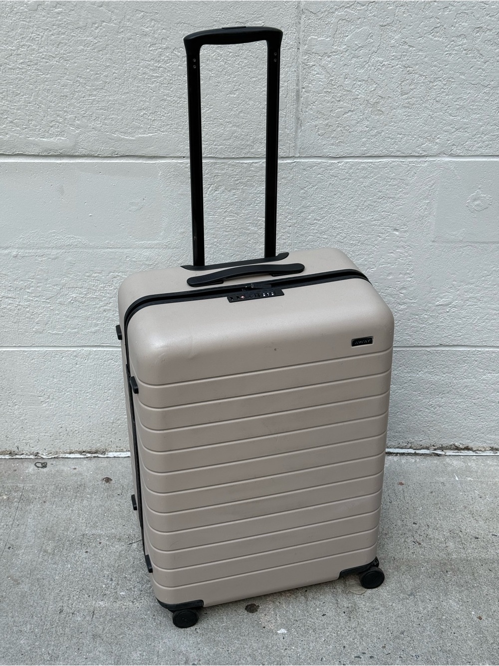 Away Bigger Carry-On Spinner Hardshell Suitcase - Picture 2 of 7